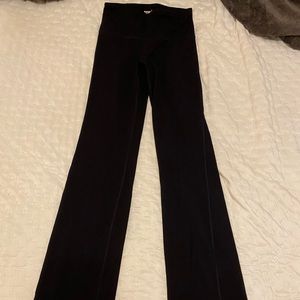 Old navy yoga pants size small- gr8 condition just too short for me